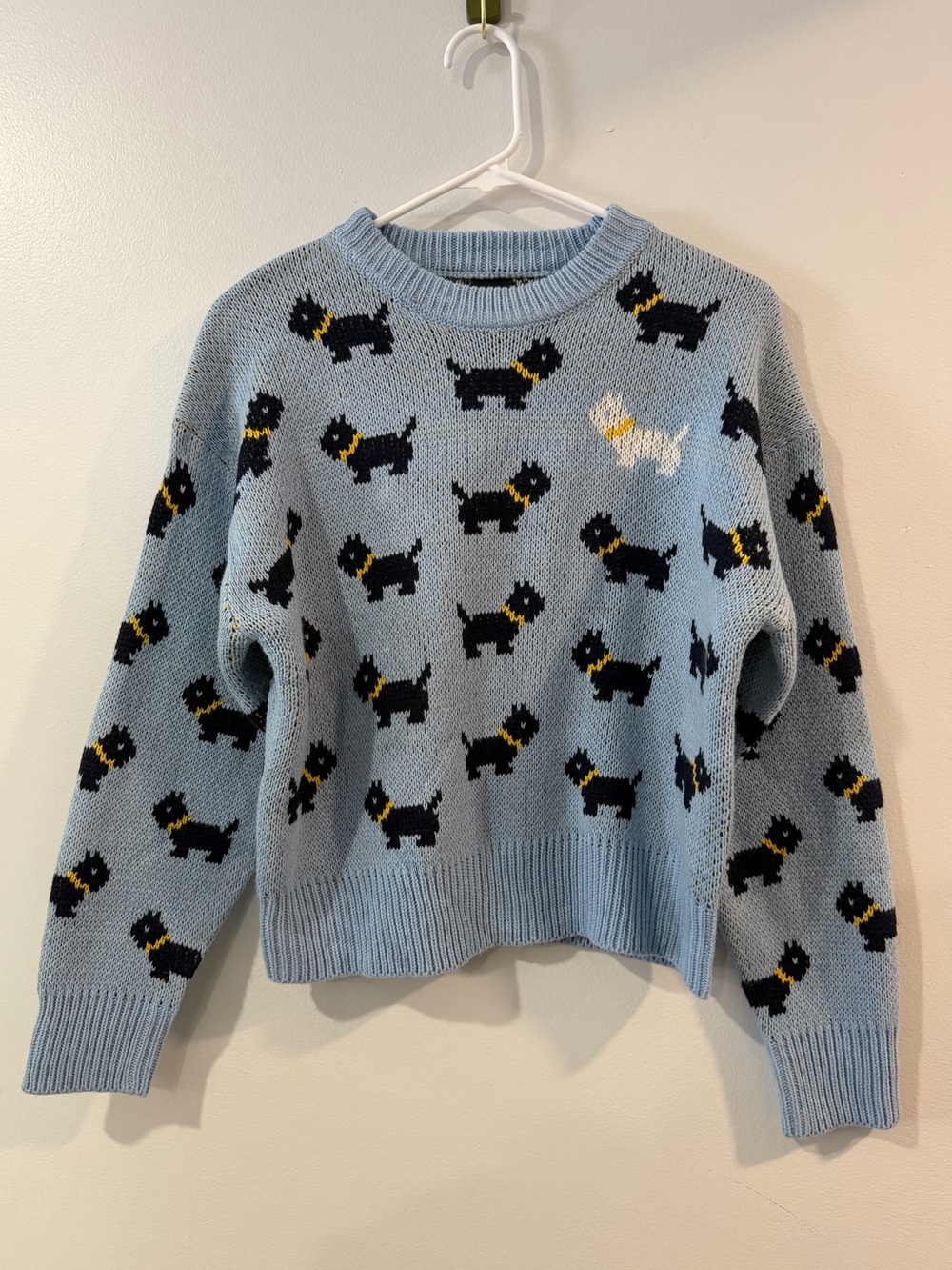 Netflix Stranger Things Scottie Dog Blue Sweater Erica No Boundaries 80s Retro